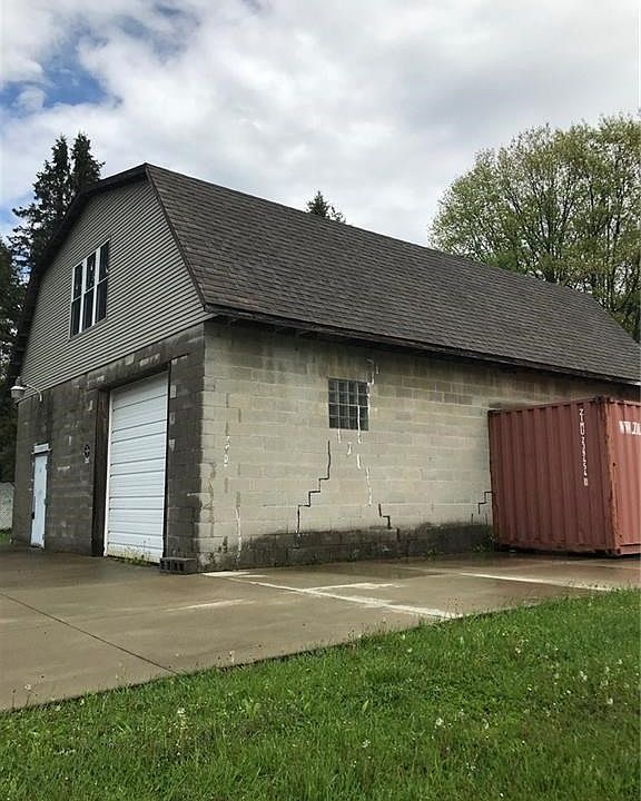 2nd image of 1074 Sharon Hogue Rd