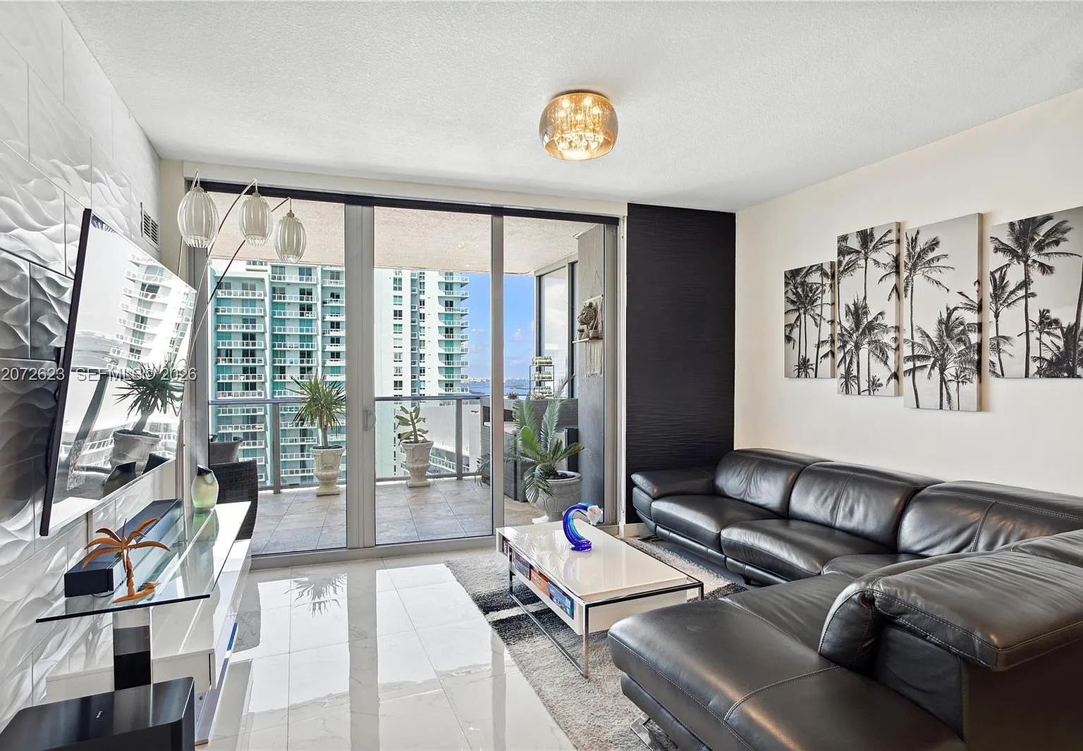 Aria On The Bay Condo — Photo 3