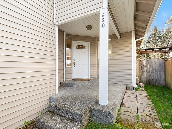 2nd image of 620 125th Avenue NE