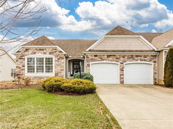 3425 River Rock Dr, Cuyahoga Falls, OH 44223