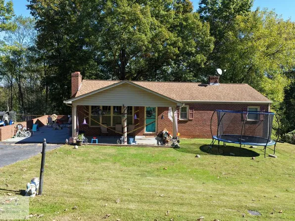 128 Hedrick Dr, Chatham, VA 24531