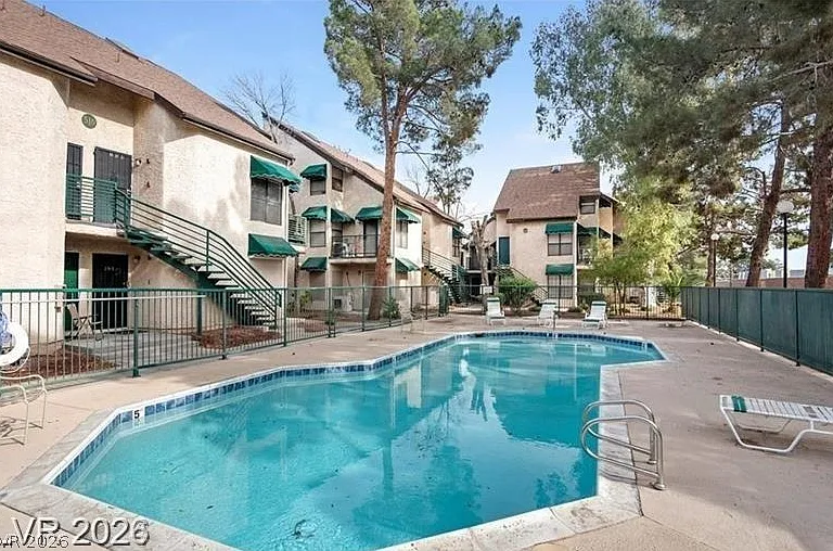 480 Elm Dr #206 — Photo 18