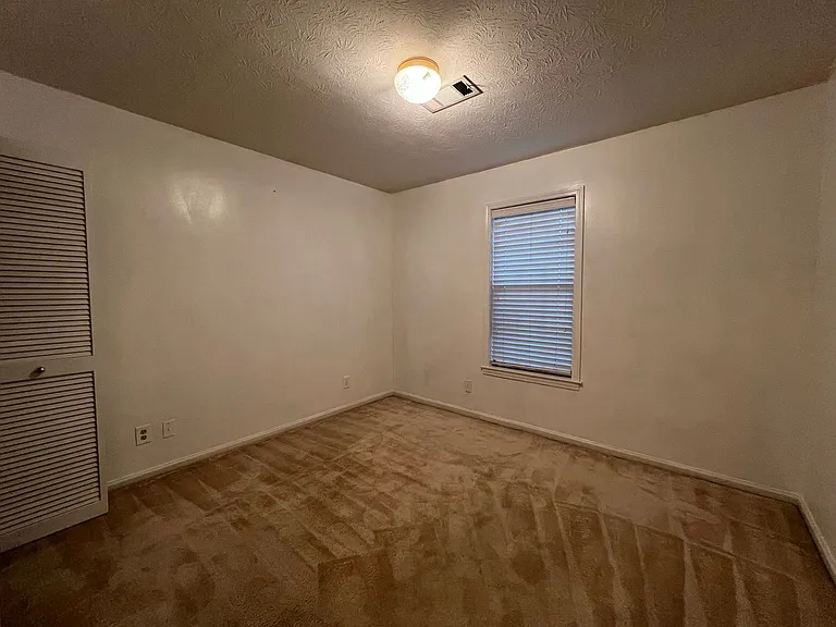 7117 Stamford Ct — Photo 12