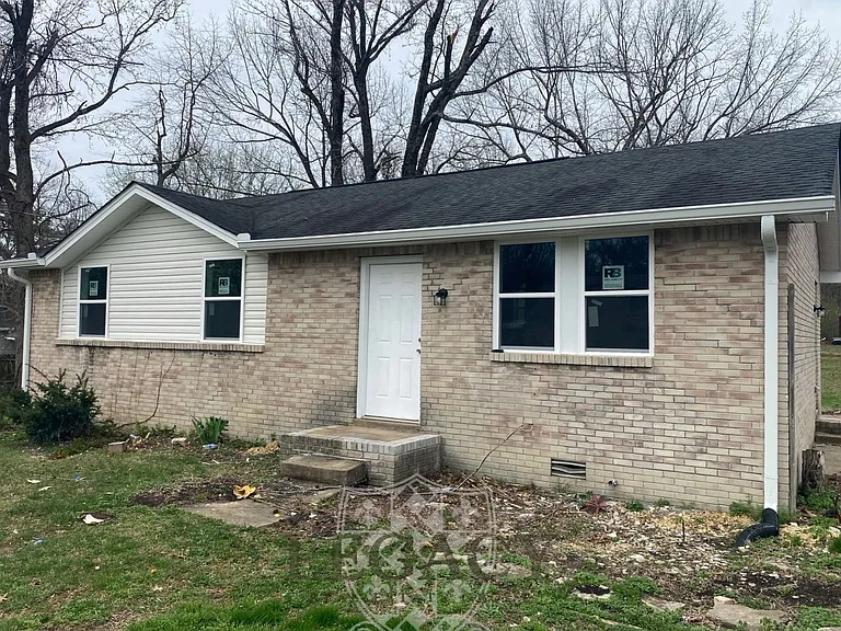 7104 White Oak Dr — Photo 1