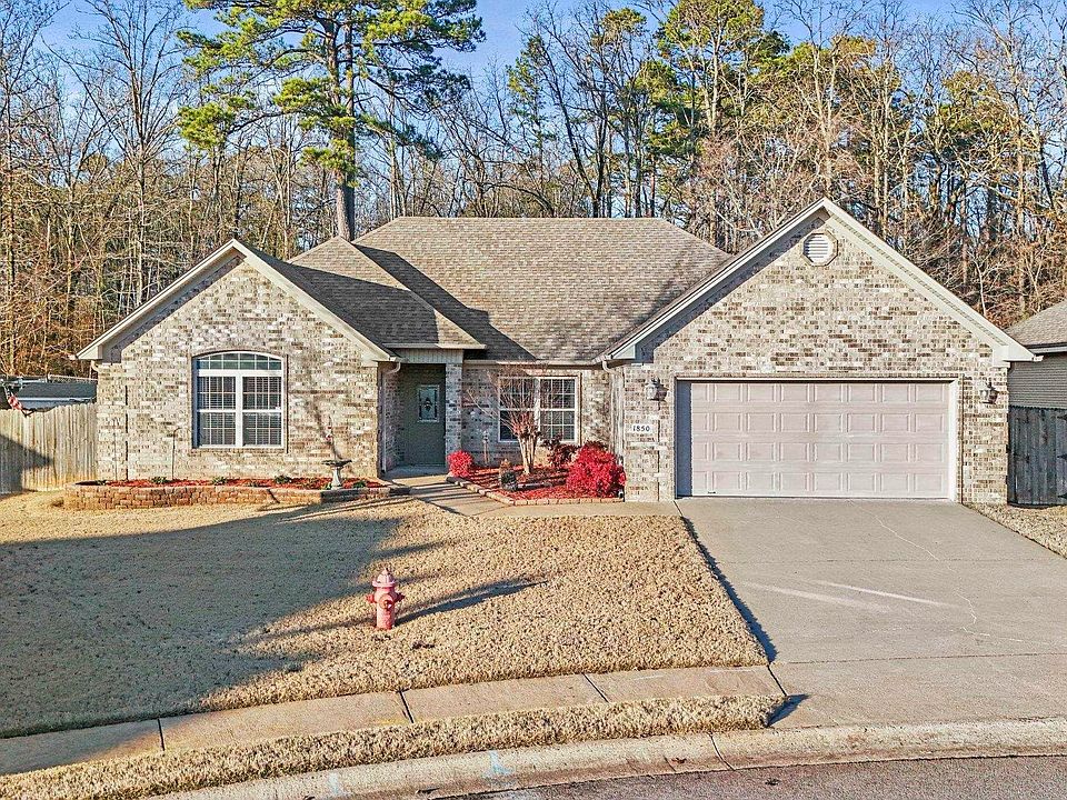 1st image of 1850 White Oak Cir