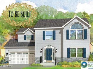 560 L Sparrow Ct, Bushkill, PA 18324