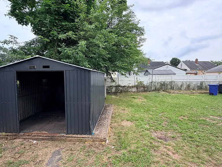 18 Maple St — Photo 19