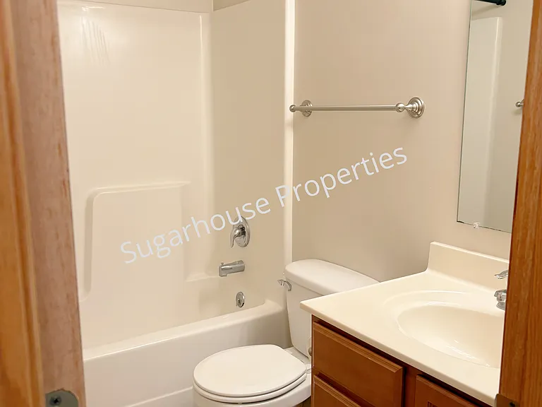 1721 SW 27th St — Photo 8