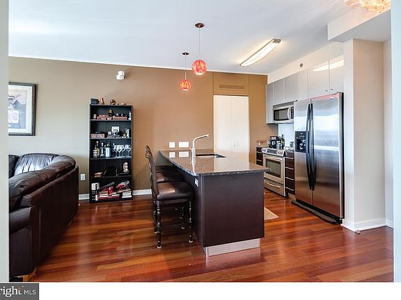 3rd image of 2101 Market St Unit 2505