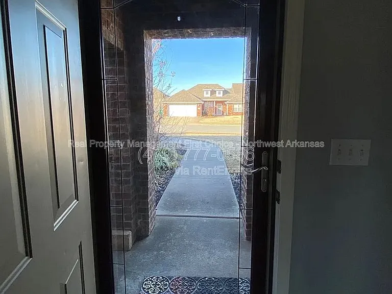 320 Beasley Dr — Photo 3