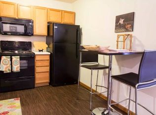 6828 College Park Ct SW APT 7, Cedar Rapids, IA 52404