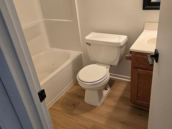5th image of 217 Applewood Ct