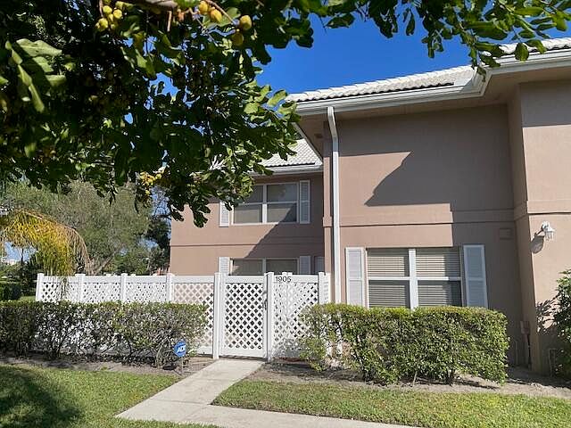 1st image of 1905 Stratford Way #31a