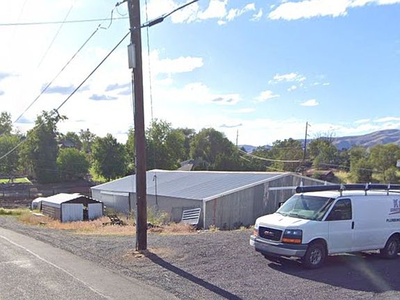 3rd image of 938 Walk Ln