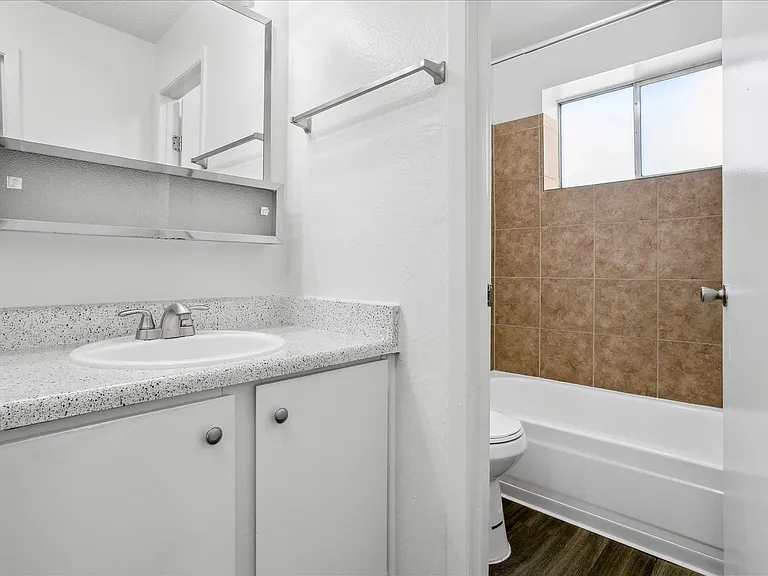 Kenyon Place Apartments — Photo 6
