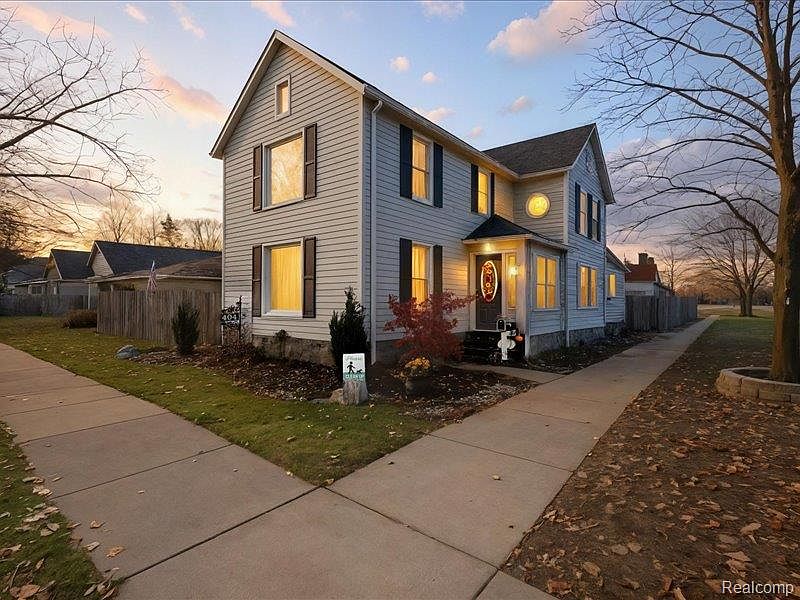1st image of 404 Pine St