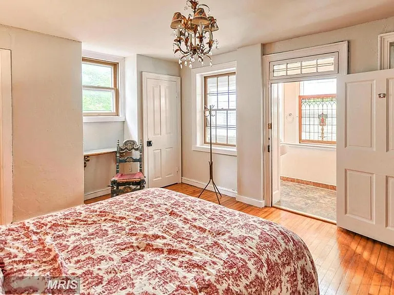 340 N Market St — Photo 29