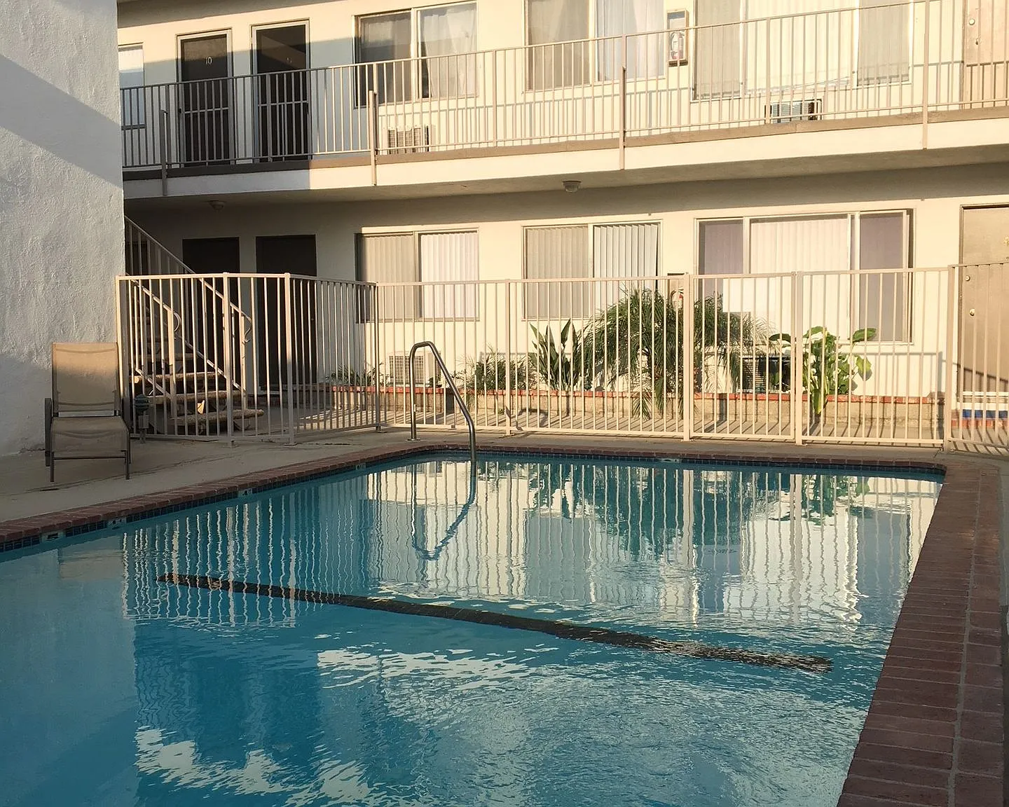 Spacious Floorplans. Refreshing Pool. Sherman Oaks Living — Photo 4