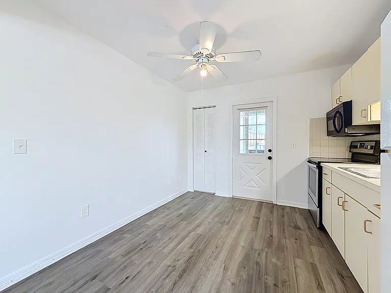 5597 67th Ave N #423 — Photo 10