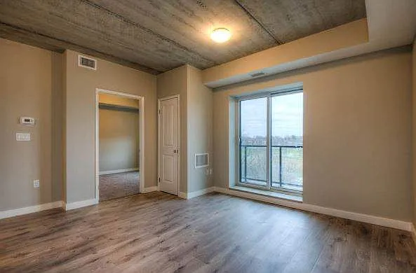 659 Stirling Ave S — Photo 5