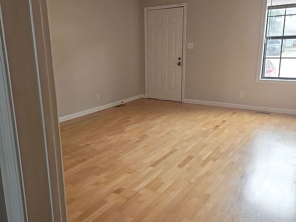 5th image of 1620 Baltimore Dr APT B