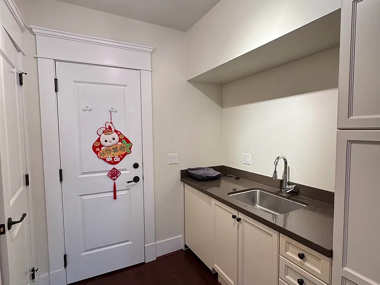6288 Eagles Dr #B — Photo 3