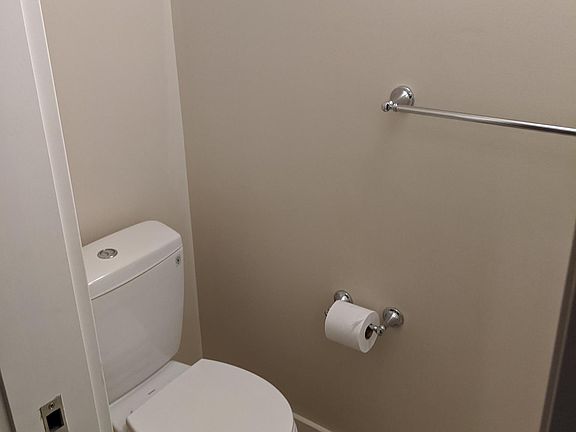 5th image of 2046 Franklin Ave E #11