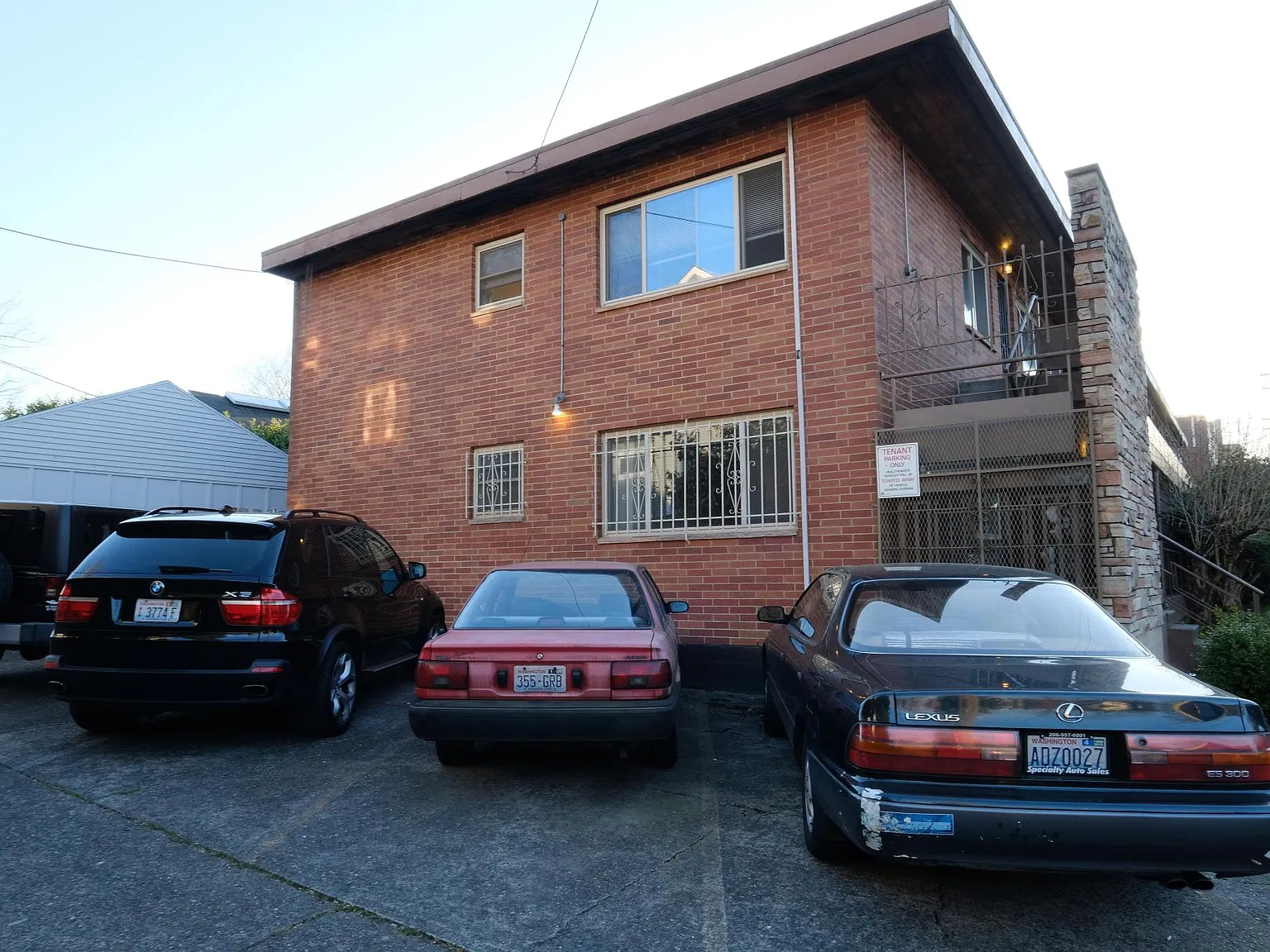 1601 E Mercer St — Photo 3