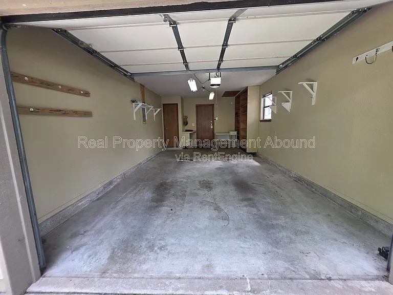 105 W Boston St — Photo 18
