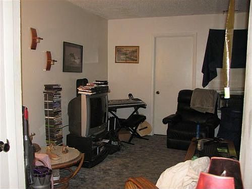 4th image of 525 Carnaby Ct