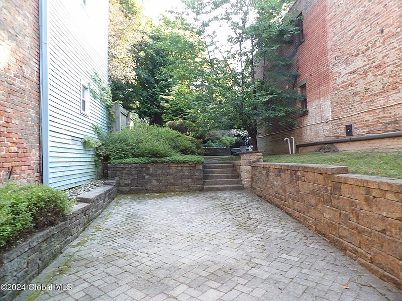 5th image of 314 Hudson Avenue