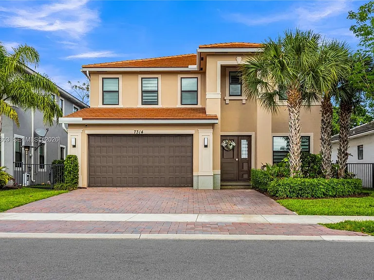 7314 Estero Dr — Photo 1