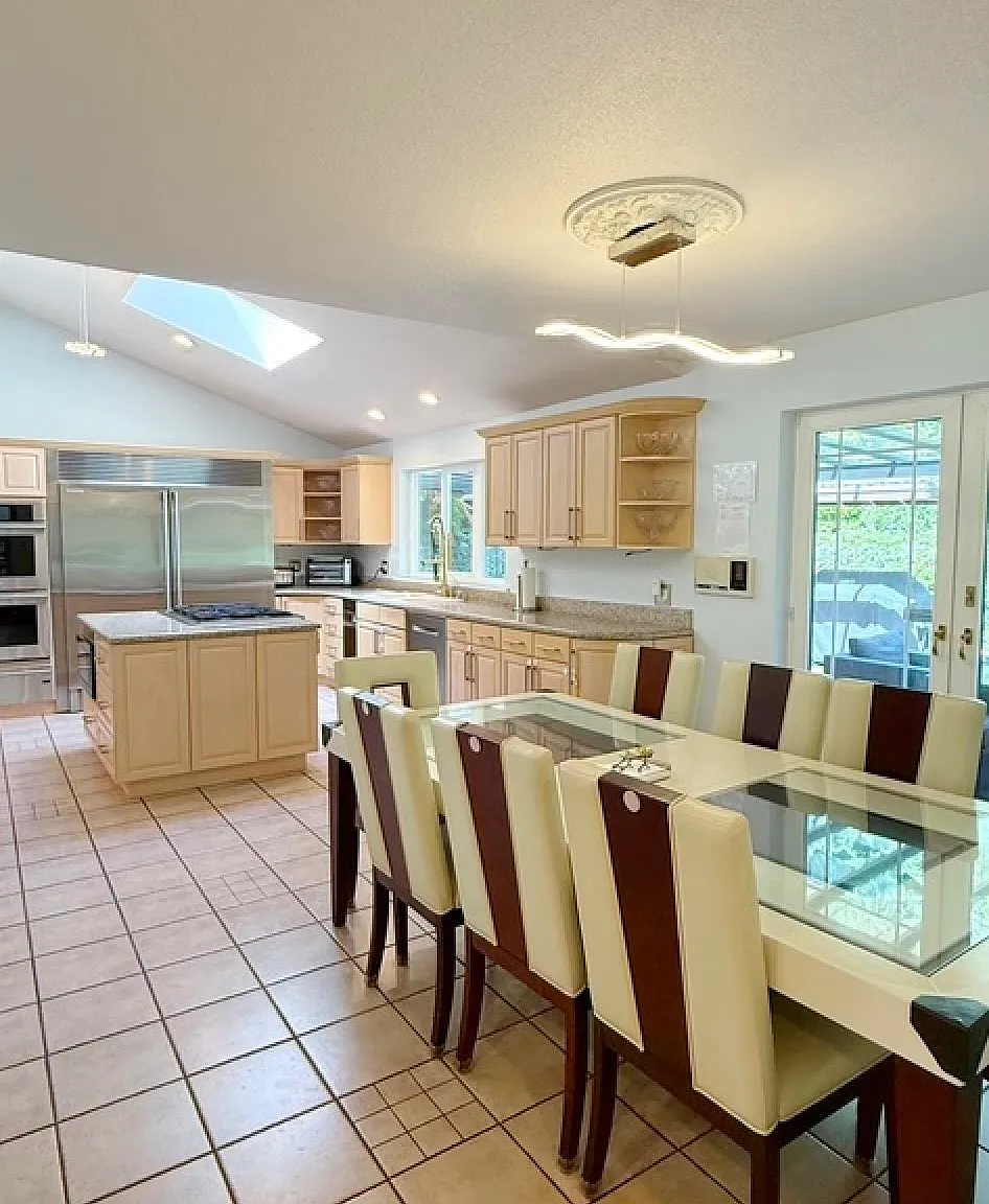 5 bed, 3500 sqft, $8,950 — Photo 3