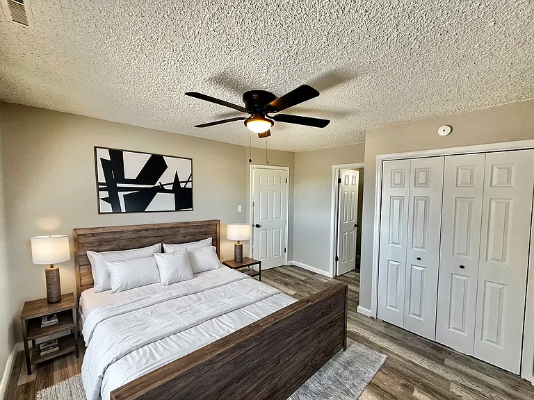 311 University Dr. — Photo 32