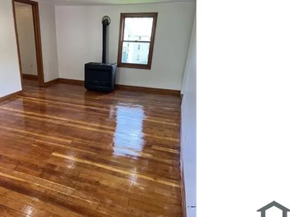 21 Clarke St #2, Southbridge, MA 01550