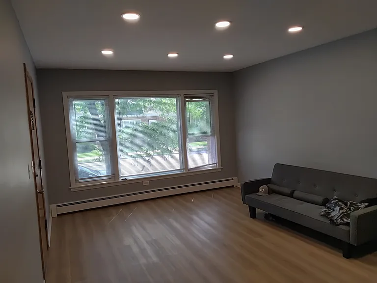 5452 N Central Ave #1 — Photo 2