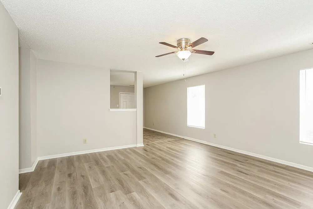 3 bed, 2.0 bath, 1220 sqft, $1,645 — Photo 4