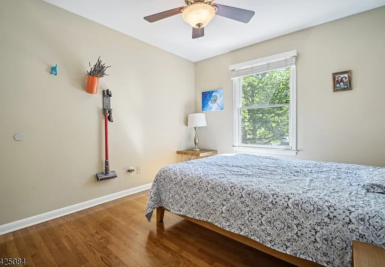 195 Chaucer Dr — Photo 10