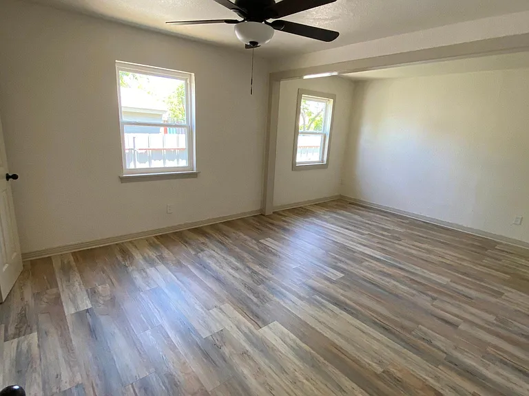 2512 Burton Ave — Photo 18