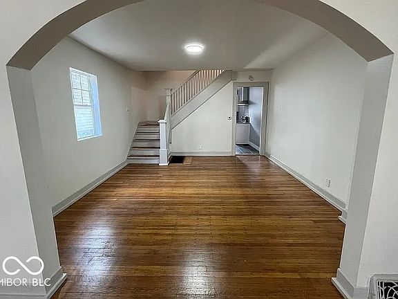 3rd image of 2918 N Delaware St