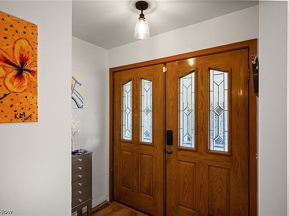 5th image of 609 Thomas St