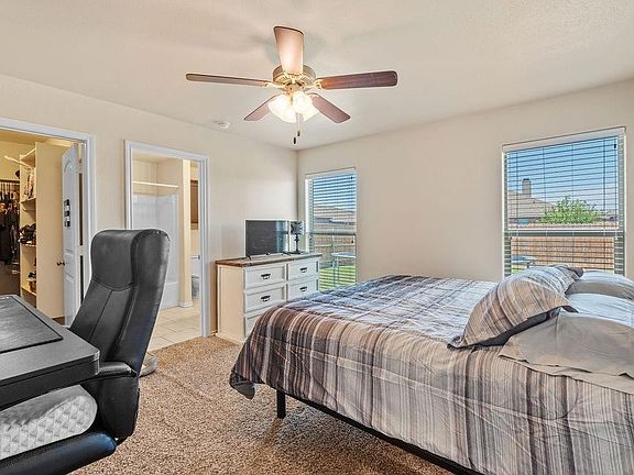 5th image of 14008 Avenue V