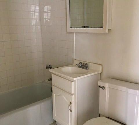 5th image of 428 W Belden Ave #23 L