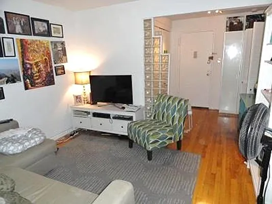 Rented by Bank Neary | media 10