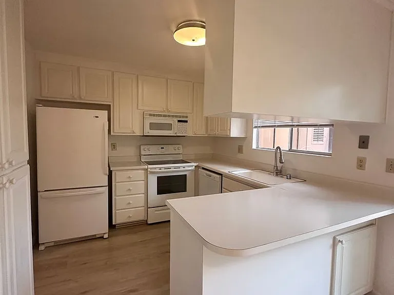 2084 Alta Loma St — Photo 2