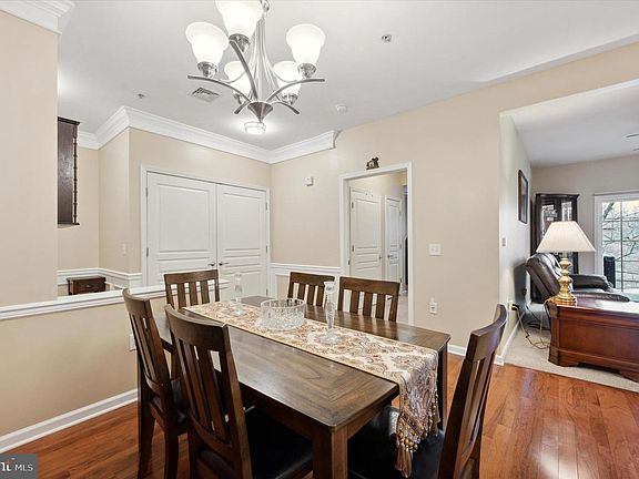 4th image of 904 Creekside Dr Unit 100