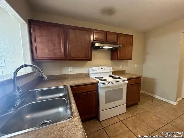 3 bed, 2.5 bath, 1780 sqft, $1,650 — Photo 4