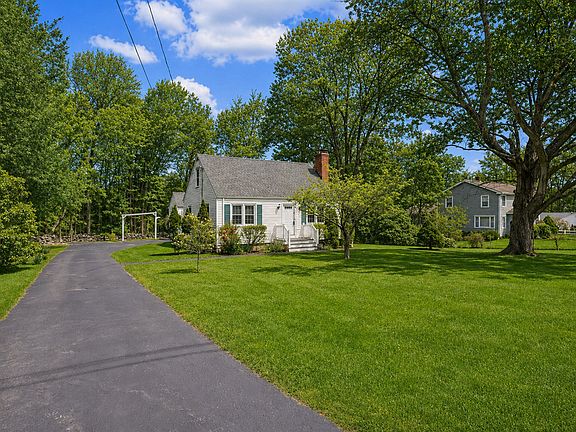 2nd image of 32 Crescent Dr