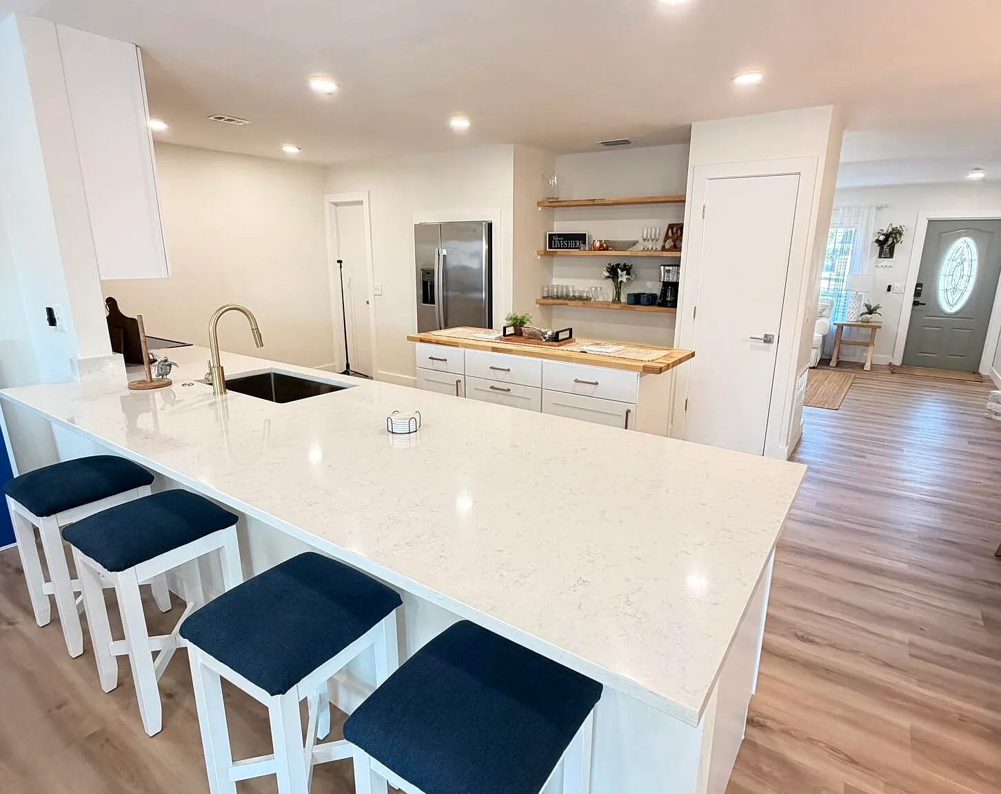 3 bed, 2.0 bath, 1950 sqft, $3,100 — Photo 3