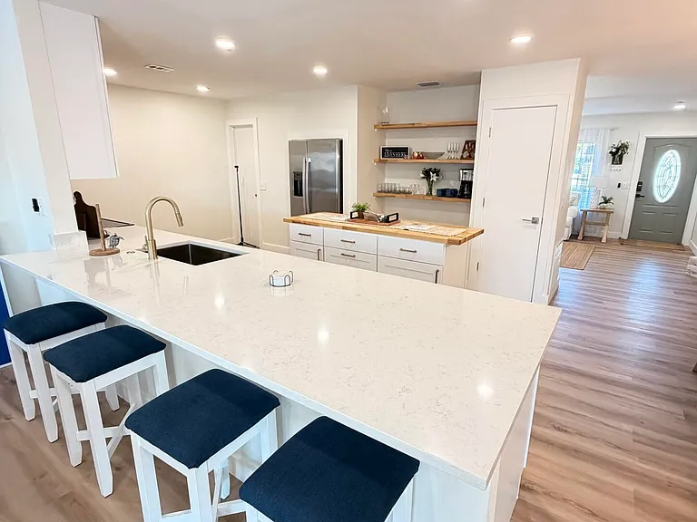 948 Canal Cir — Photo 3